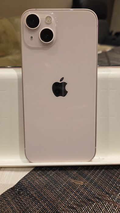 IPhon 13 розов цвят