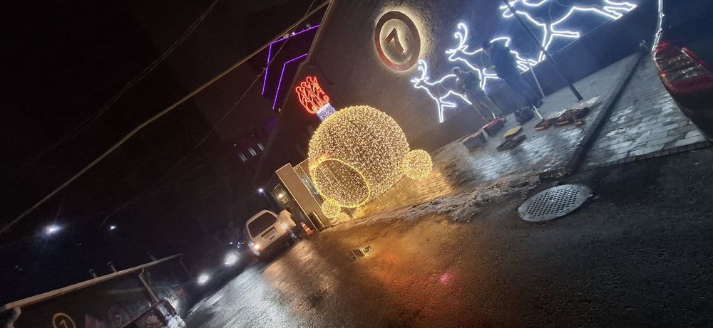 Новогодние световые фигуры!
Елки, олени, подарки, светящиеся шары — дл