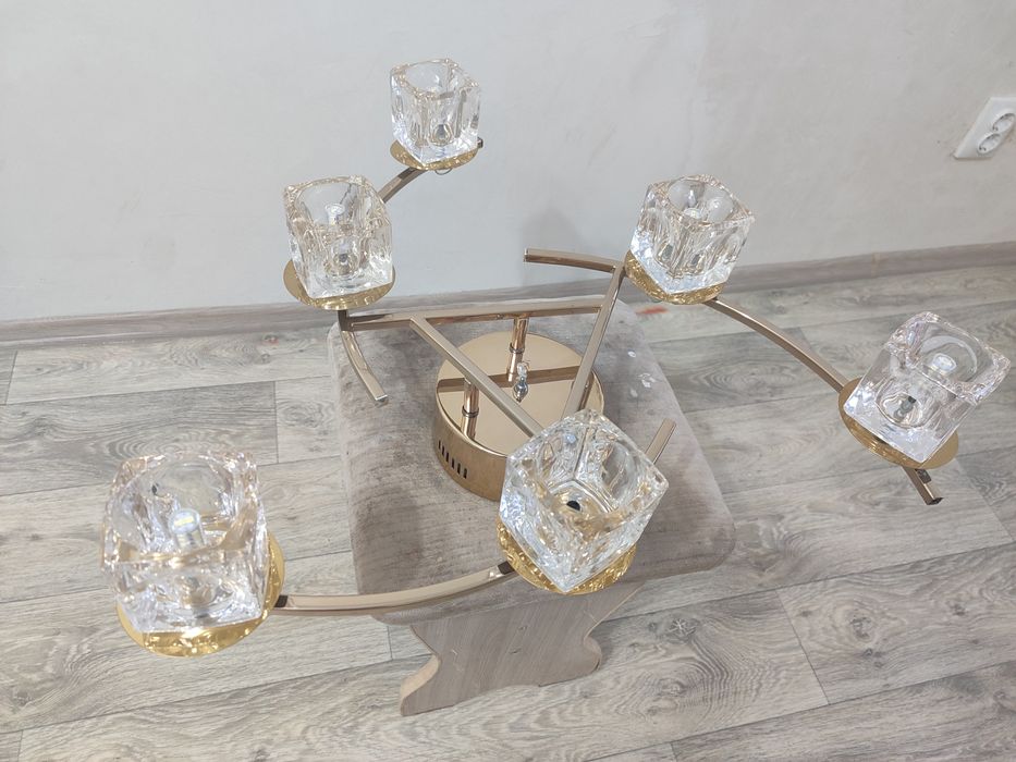 Продам люстру в рабочем состоянии