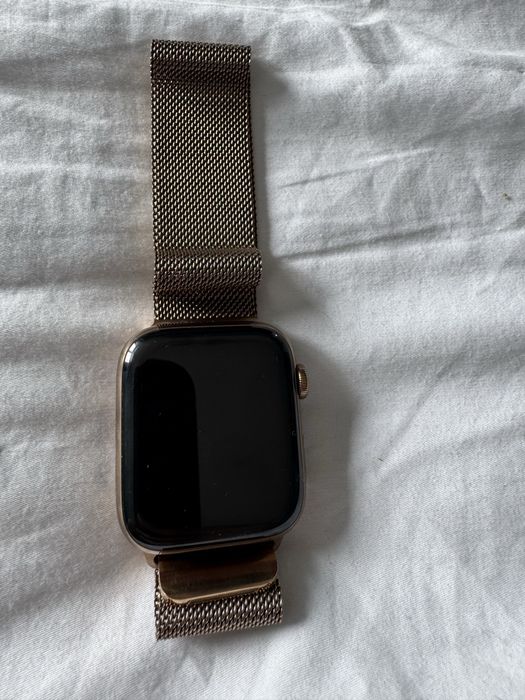 Vand apple watch pentru piese