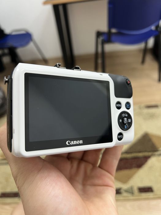 Canon eos m и большой комплект вместе с ним