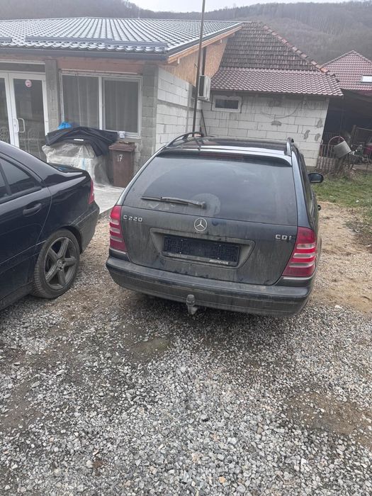 Vând sau dezmembrez