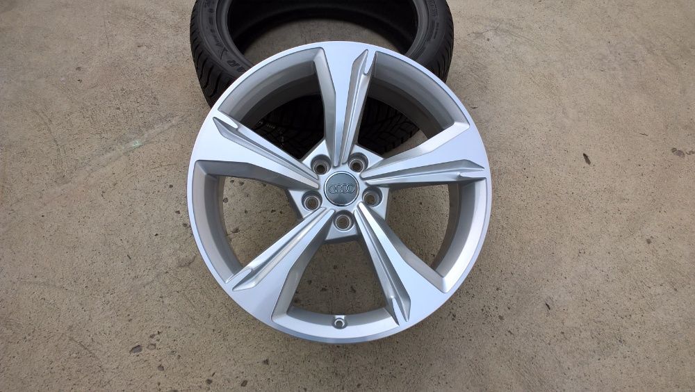 O janta 19 toli originala audi Q5 cu 8 j x 19 et 39 cod 80A601025E