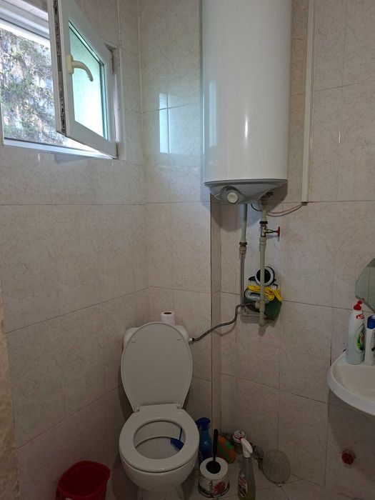 Продава етаж от къща идеален център 120кв.м.