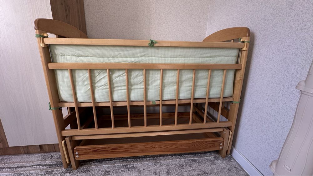 Отдам детскую кроватку