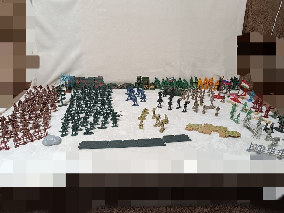 Наборы солдатиков.