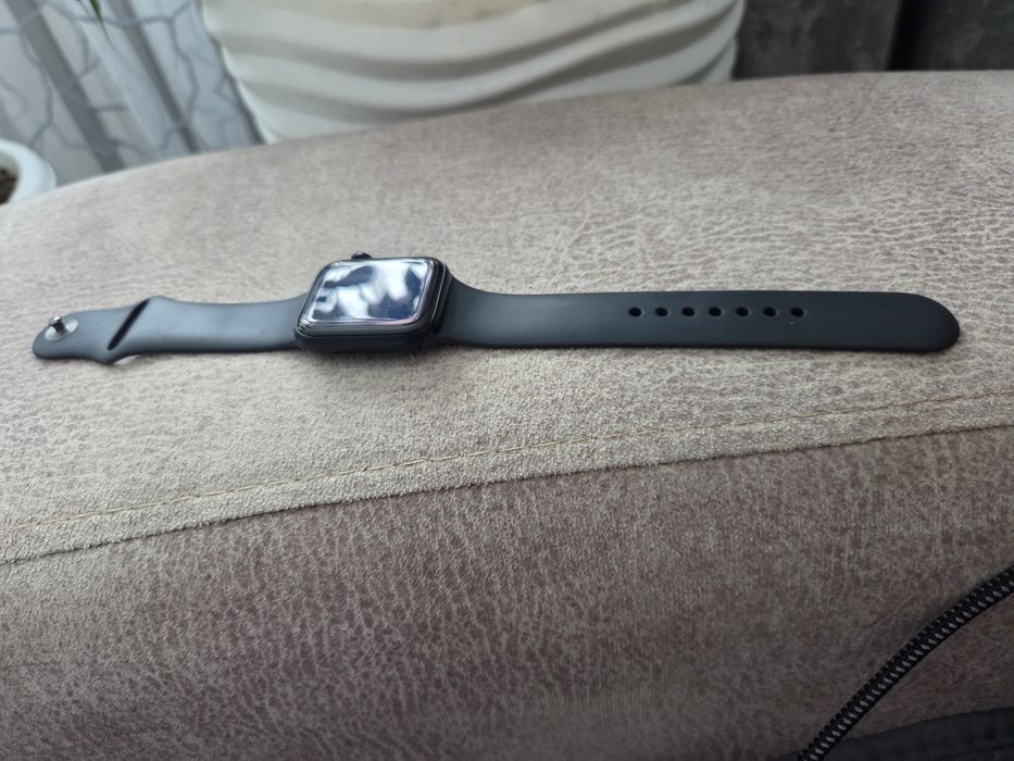 Продам эпл вотч se 2