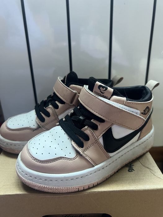 Продам детскую обувь