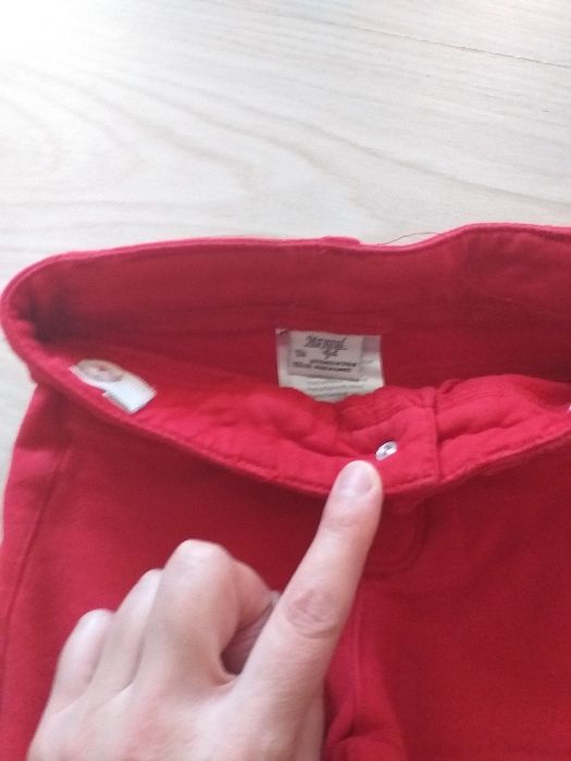 Много красиви фирмени комплекти всеки на 22-40лв.за брой. 3-4г.