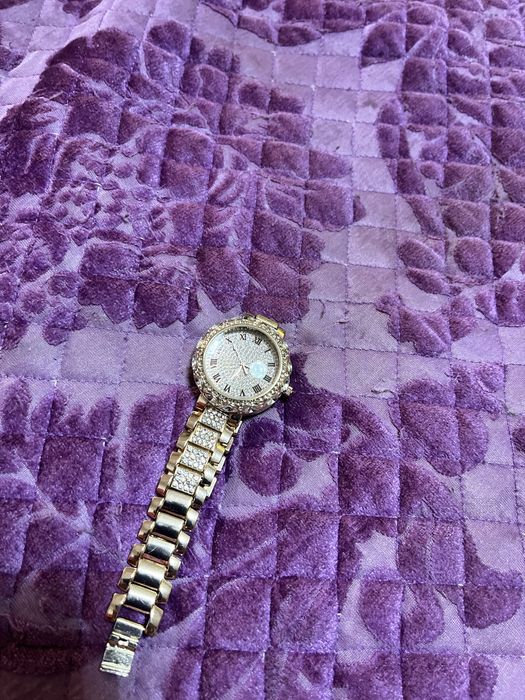 Часы женские со стразами