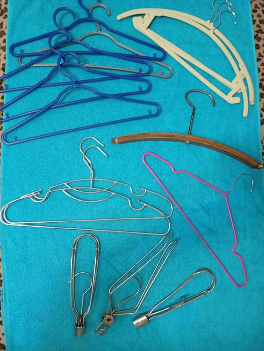 Продам плечики разные