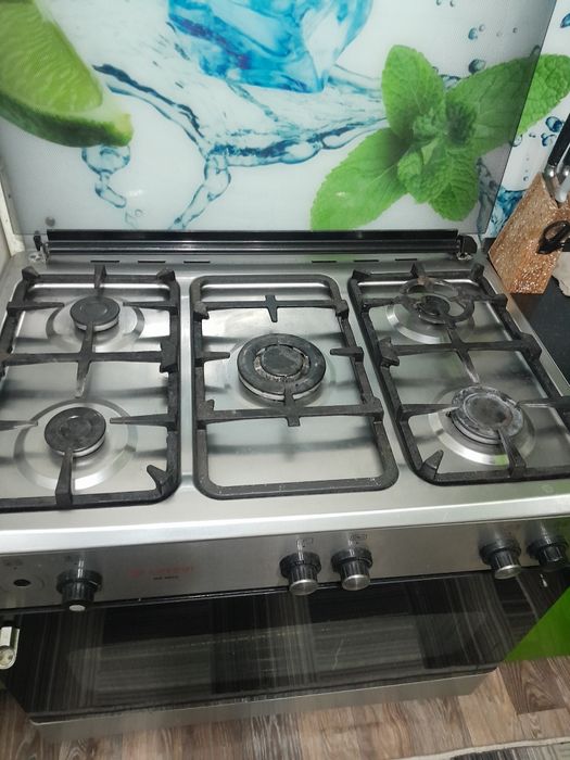 Продам газовую плиту