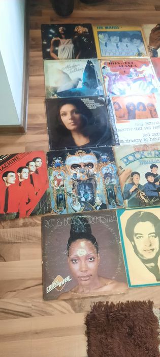 Vând viniluri de colecție