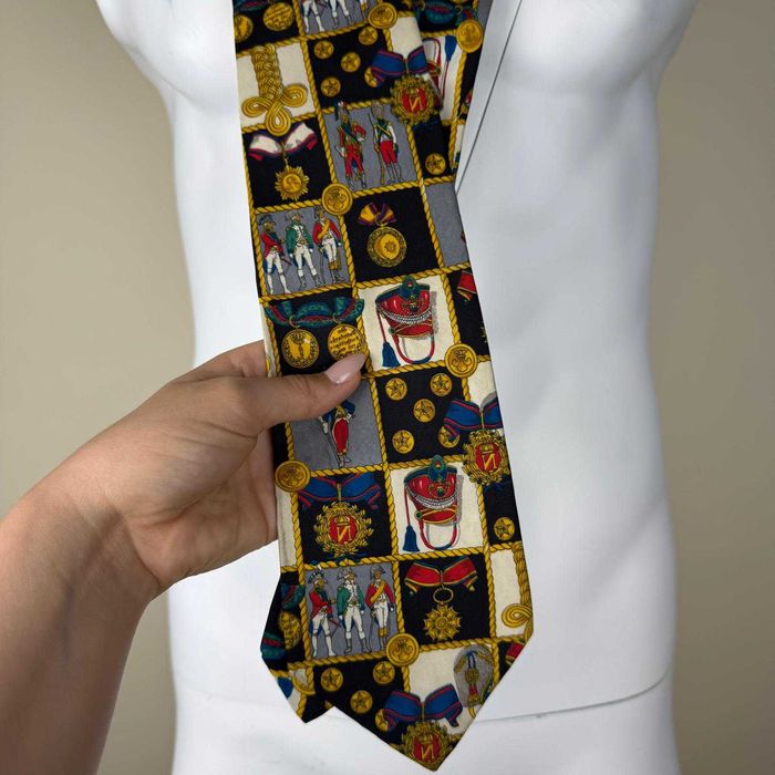 Вратовръзка на Kenzo