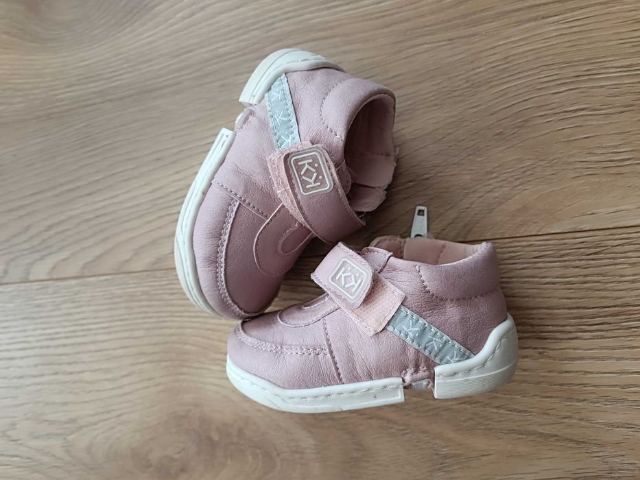 Буйки за прохождане за момиче номер 17 18 обувани няколко пъти.