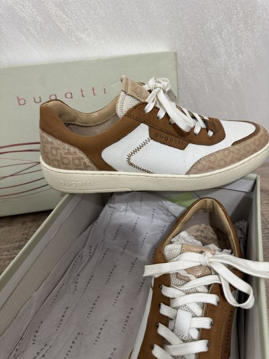 Bugatti  естествена кожа