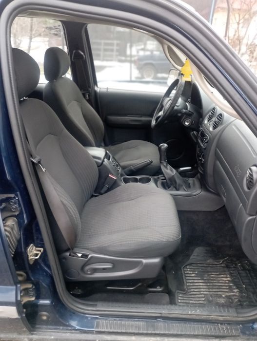 Vând  Jeep Cherokee kj 2,5 CRD