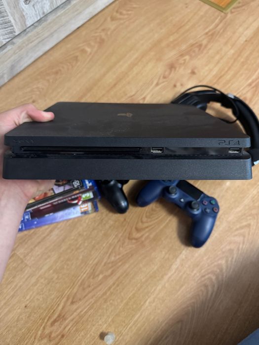 Продам PlayStation 4 slim, 1tb