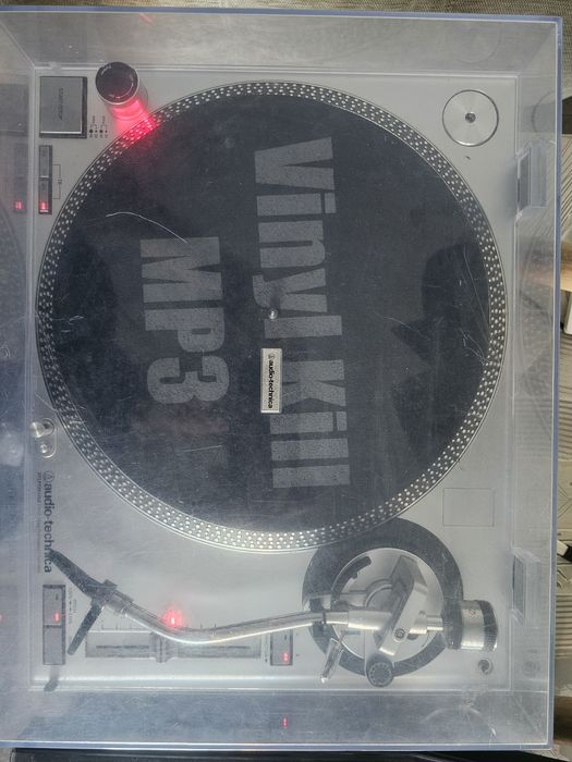 Vând Turntable-uri DJ Audio-Technica AT-LP120-USB + Reloop 2000 MK2

Audio-Technica AT-LP120-USB + Reloop

RP-2000 MK2