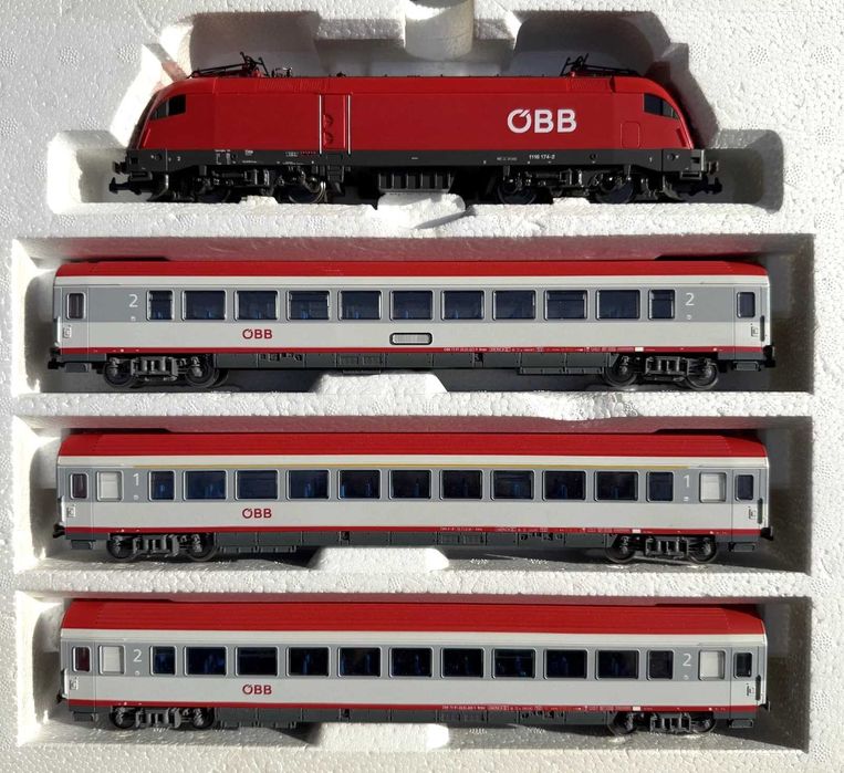 Set locomotiva si vagoane Piko scara ho