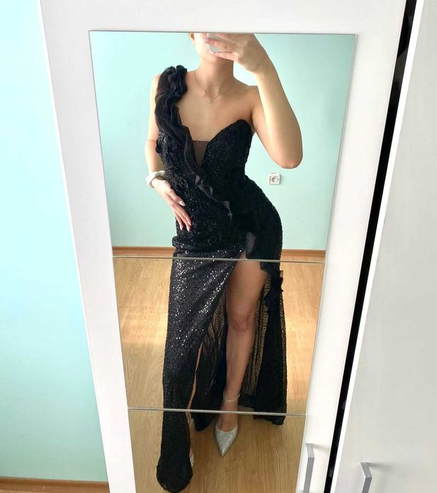 Абитуриентска рокля, използвана няколко часа