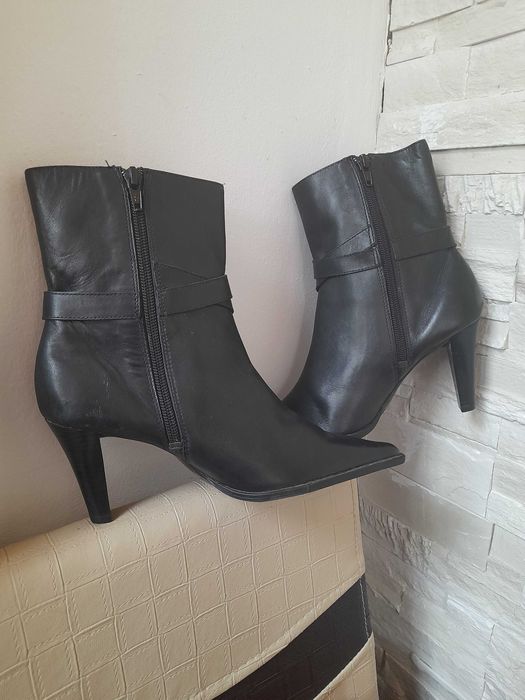 Vand cizmulițe dama (botine) noi!