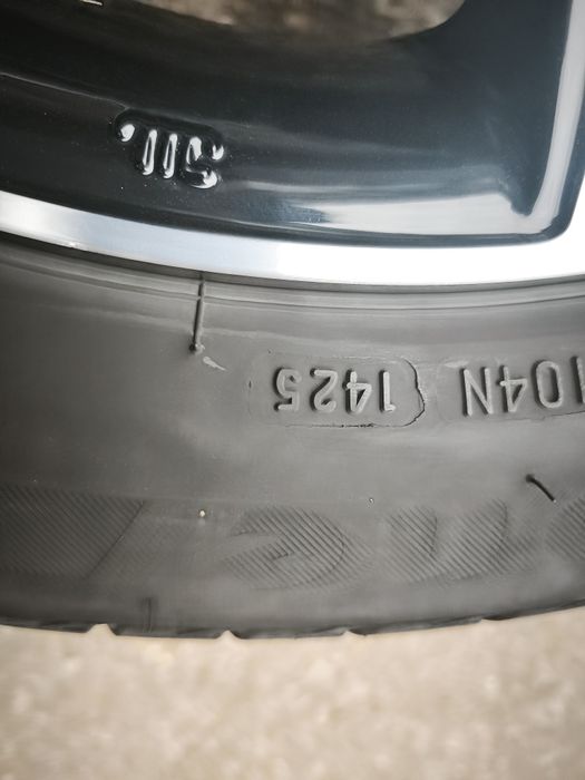 16" оригинални алуминиеви джанти за Toyota Yaris Hybrid.