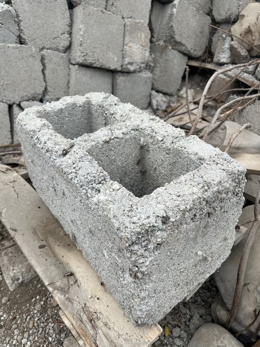 Boltari zidarie, Piatra de râu, Eliberam curtea