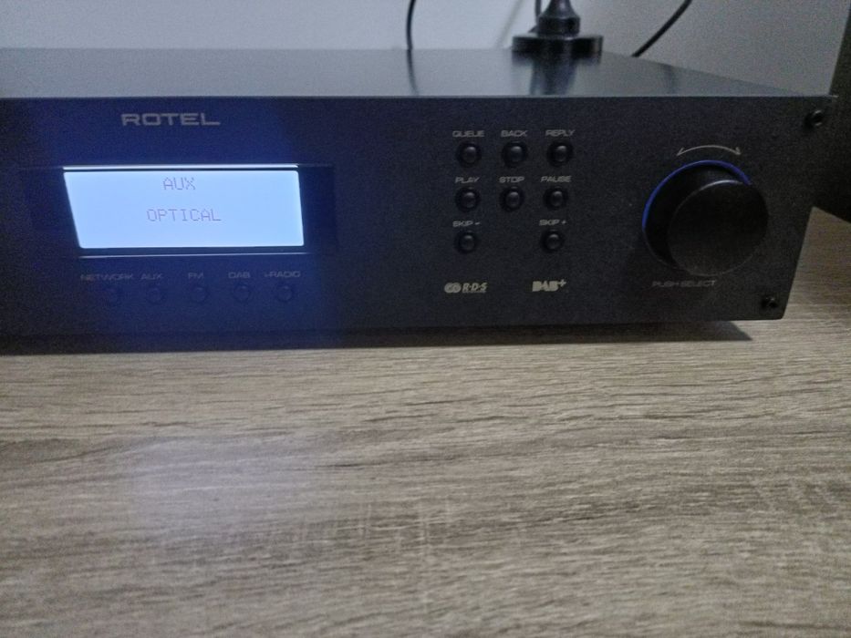 Rotel RT 12, DAC audio, tuner FM, DAB și internet radio