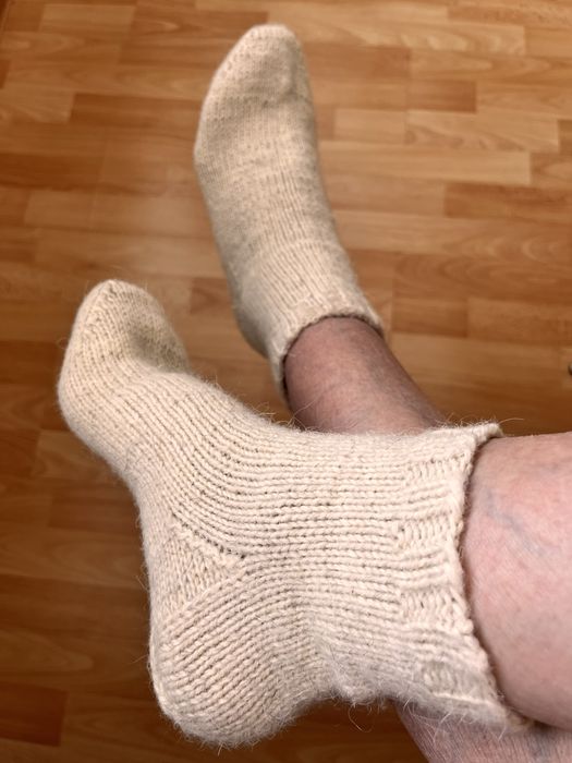 Вязаные носки из овечьей шерсти