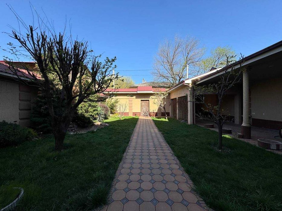 Продаётся дом около М-Улугбекского пасп. стола, 5,8 соток, фасад 20 м.