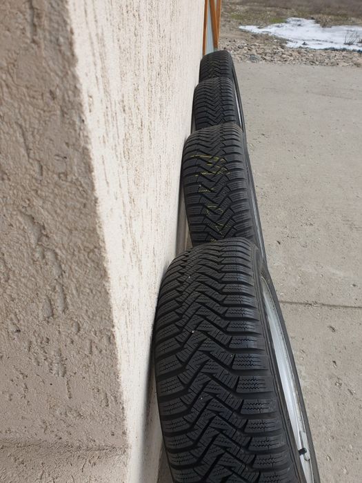 Cauciucuri de iarnă 185/60/R15 M +S cu Jante de oțel