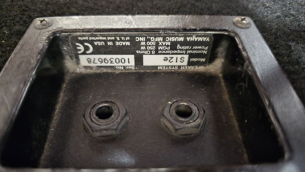 Продавам озвучителни тонколони Yamaha S12e