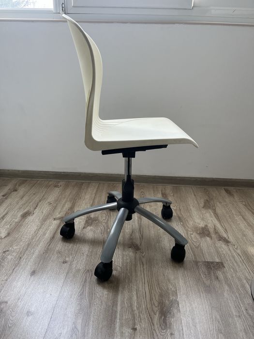 Малко столче с колелца и амортесьор