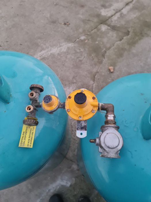 Vand  2 buteli  150 litri județul  olt