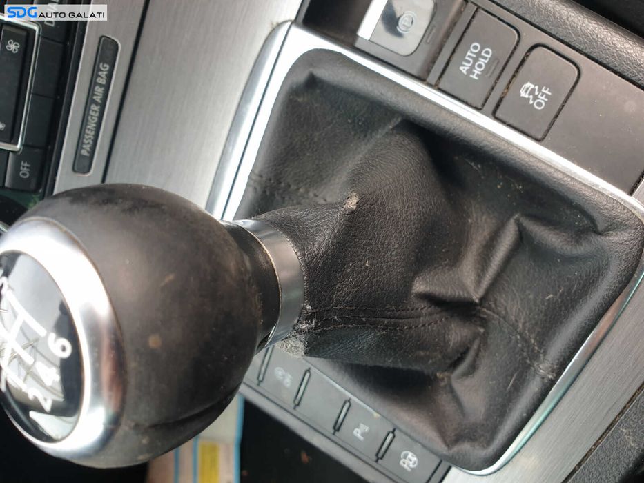 Nuca cu Manson Piele Maneta Schimbator Viteze cu Uzura Volkswagen Passat B7 2010 - 2015 Cod 3AA711113C [N0769]