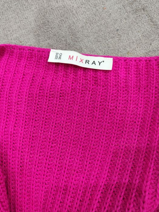 Продам яркий свитер