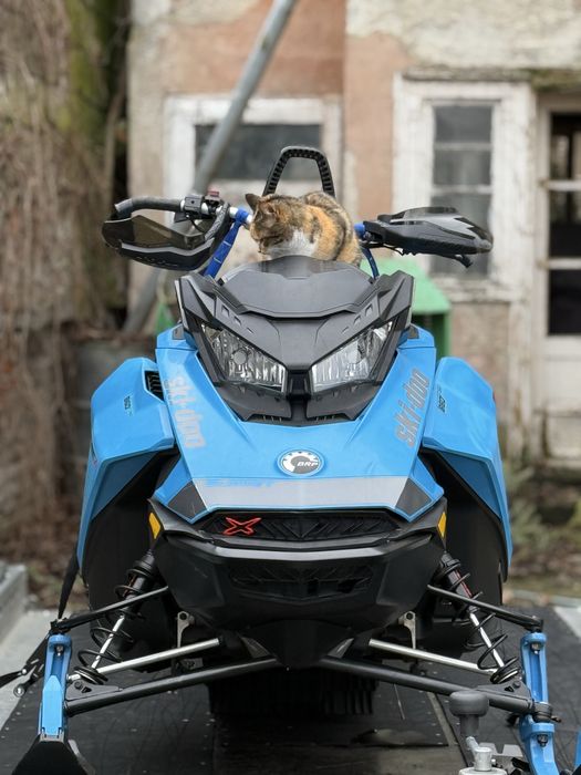 Snowmobil Ski-Doo 850 E-tec Summit X 2019