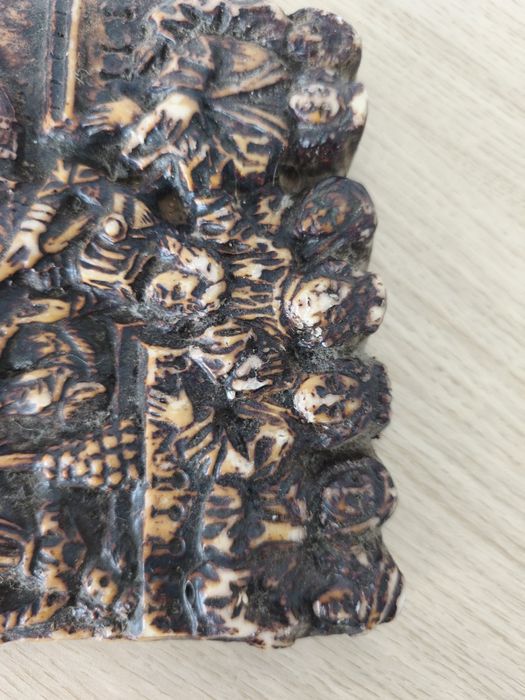 Decoratiune in relief din ceara