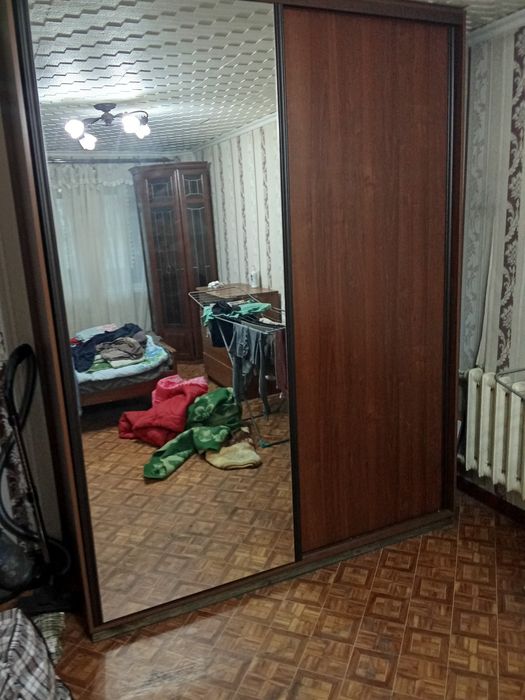 Шкаф купе, три секции, с зекалом