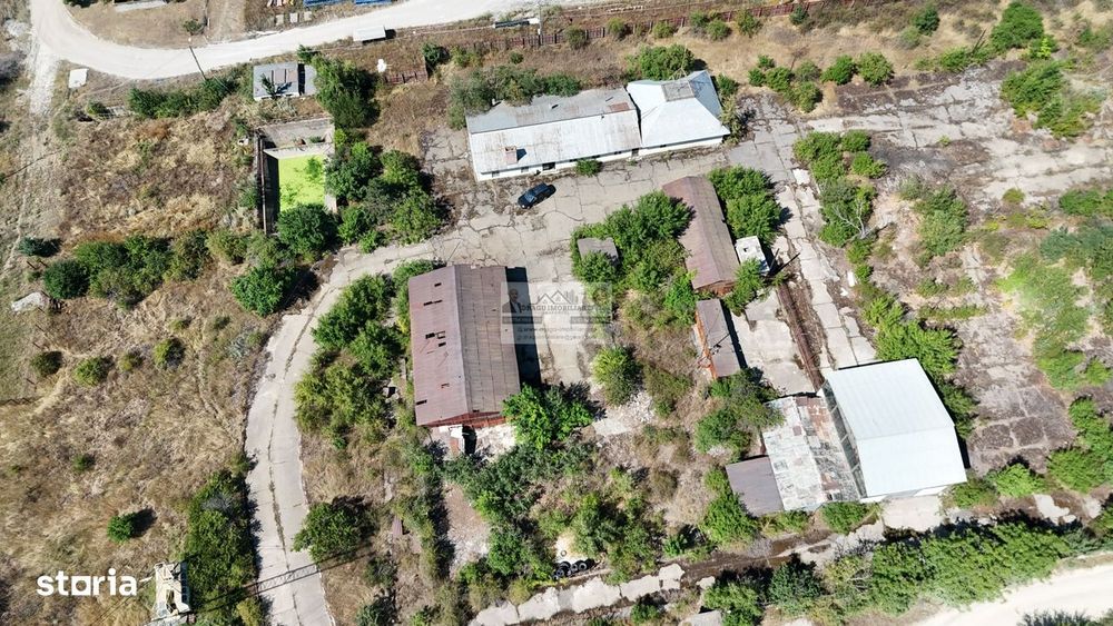 Teren intravilan 15.700 mp si constructii in zona Vrancart/Adjud/Vranc
