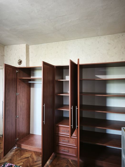 Много запазен голям гардероб , 5 крилен гардероб