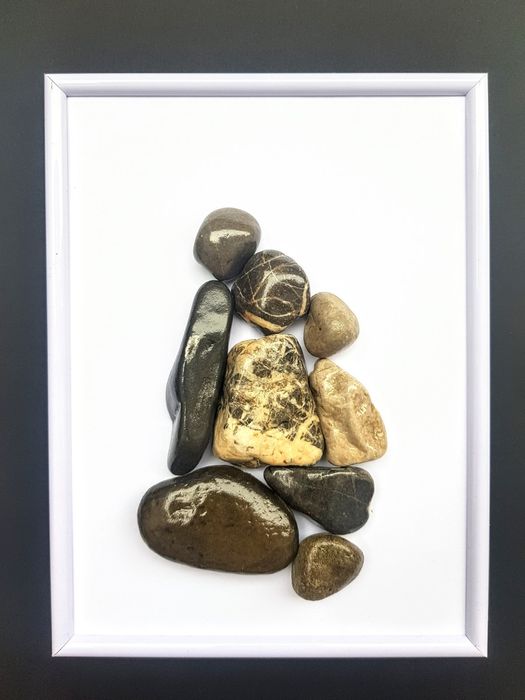 Пана с речни камъчета.