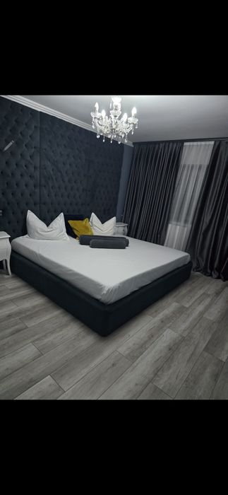 Închiriez(vand,schimb) apartament cu 4 camere lux,Piața Mică