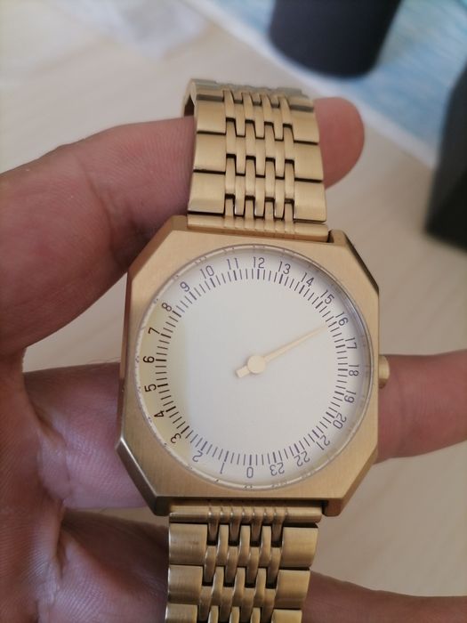 Продавам мъжки ръчен часовник Slow Швейцарски кварцов механизъм с една