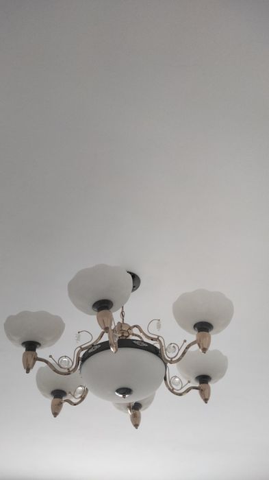 Продается люстра для интерьера