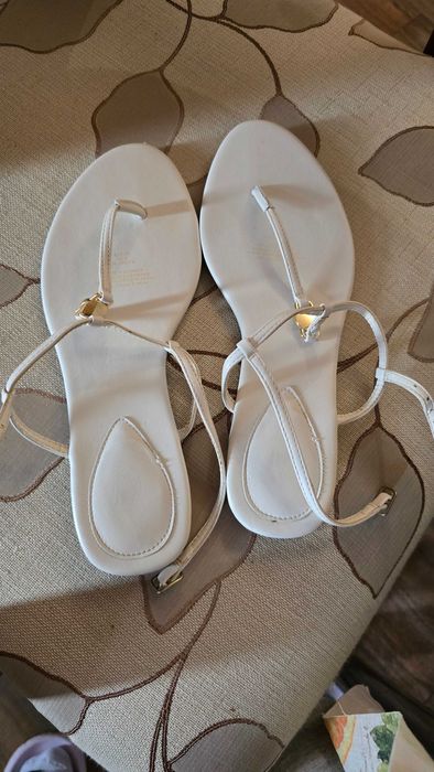 Бели , кожени сандали H&M