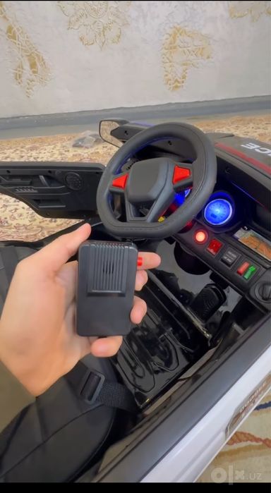 Police moshina elektronniy pultda sirena ratsiyali