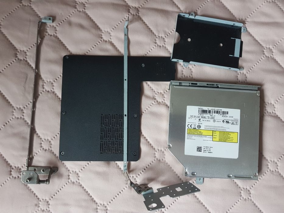 Преносими компютъри Dell Vostro 1015 и HP 250 G3 на части