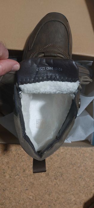 Продавам нови мъжки обувки